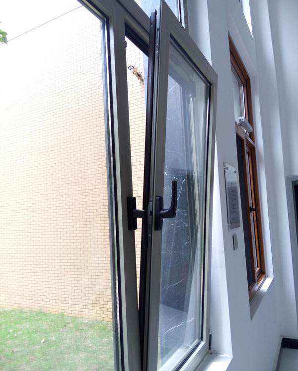 內(nèi)開(kāi)內(nèi)倒窗有哪些優(yōu)缺點(diǎn)？