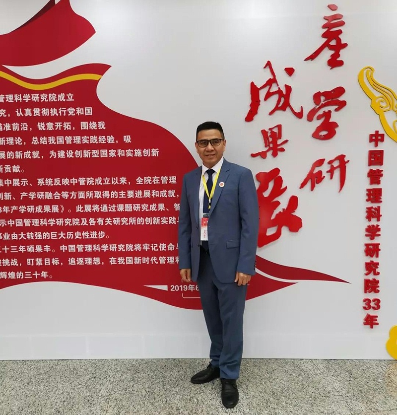 祝賀伊盾門窗董事長張龍偉榮獲“中國管理創新十大杰出人物”稱號！03