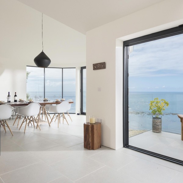 伊盾門(mén)窗新騎士系列推拉門(mén)，每天靜享優(yōu)雅家居生活！